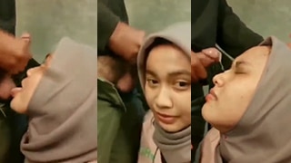 Jilbab Menggoda, Mengisap Kontol Pacar Di Tempat Tersembunyi