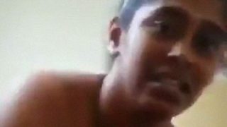 Video Mms Desi: Bhabhi India Pemalu Yang Mengisap Kontol