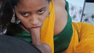 Wanita Desa Menggoyang Pantatnya Dengan Liar Dalam Adegan Seks Doggy Style Yang Panas