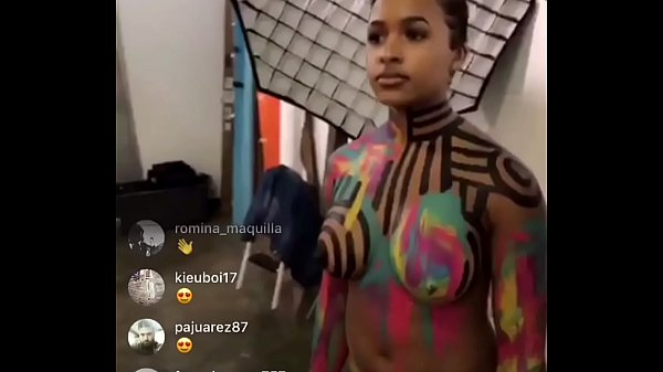 Tetesan Susu Tak Sengaja Saat Live Instagram