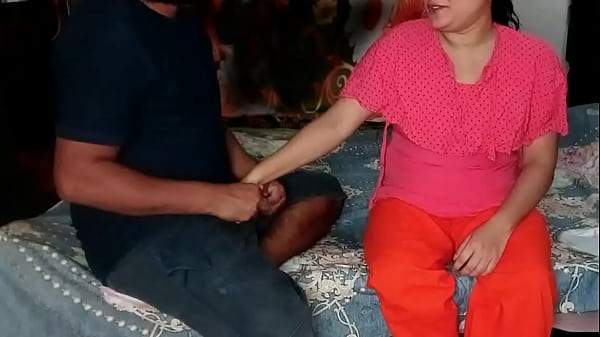 Pembantu India Menggoda Perjaka Di Balik Pintu Tertutup
