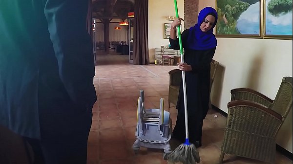 Pekerjaan Sampingan Tukang Sapu: Duit Ekstra Dari Bos Dengan Imbalan Layanan Ranjang