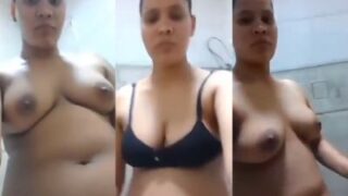 Gadis India Merekam Video Mesra Telanjang Untuk Pacar Tersayang