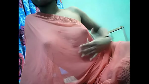 Pameran Payudara Panas Model Kamera Desi Yang Menggoda
