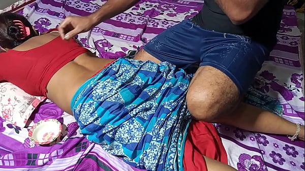 दोस्त की गर्म माँ ने मालिश के बहाने से चूत मारी – जोरदार हिंदी में सुनो