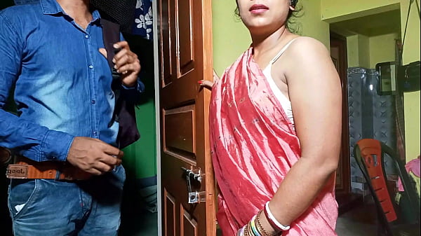 ब्रा बेचने वाले ने भाभी को लुभाकर जमकर चोदा, हिंदी में गरम आवाज़