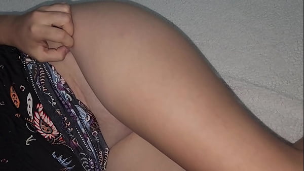 Adik Tiriku Yang Seksi Pamer Pantat Saat Nonton Tv Bareng