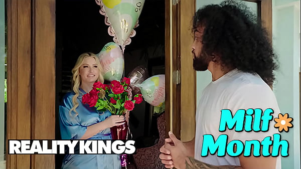 Jenna Starr Yang Bergairah Merasa Kesepian Di Hari Ibu, Hingga James Datang Membunyikan Belnya Dan Memuaskan Hasratnya – Reality Kings