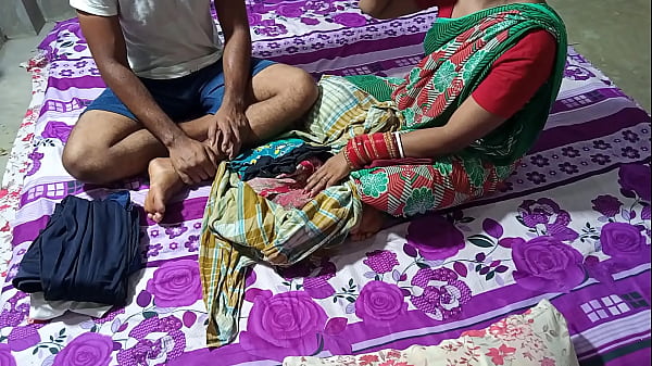 पैसे के लालच में फँसी गरीब लड़की को कपड़े बेचने वाले ने चीर दिया