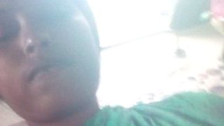Bibiana Bengal Seksi Dalam Sari Jari-jemari Memuaskan Diri Sendiri