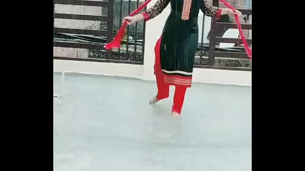 Tarian Goyang Panas Desi Di Vigo