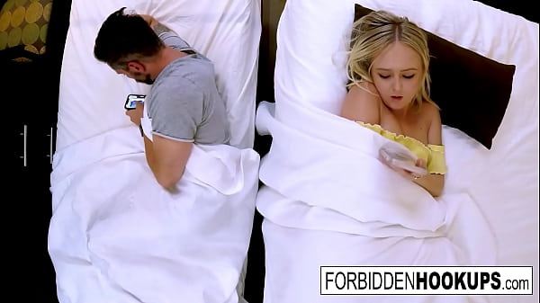 Gadis Seksi Menggoda Dan Berhubungan Intim Dengan Kakak Tiri Yang Dilarang!