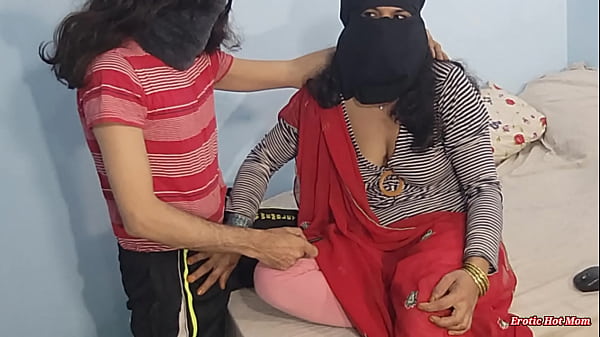 Menggoda Pacarmu Yang Berhijab, Merasakan Desahan Panasnya Saat Kau Renggut Kenikmatan Dari Celah Sempit Tubuhnya