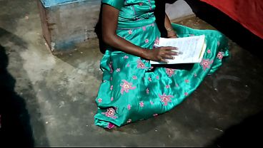 Desi Bhabhi Baca Buku, Dihardik Gurunya