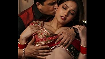 Desi Bengali Bhabhi, Susu Diteken Romantis