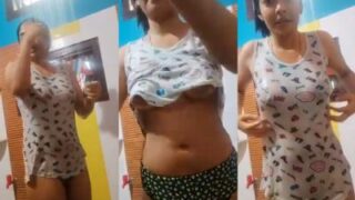 Desi Cewek Bugil Telanjang Dan Mandi Sambil Main-main Di Video Mms