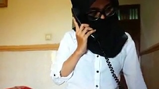 Nih Mbak Hijab Hyper, Di Kamar Hotel Udah Siap, Tinggal Telepon Room Service Suruh Ngewe.
