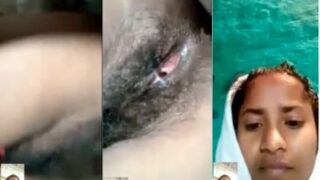 Seorang Milf Pakistan Pamerin Tetek Dan Memeknya Dengan Gaya Nakal
