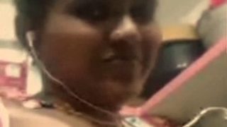 Tonton Video Chat Pamer Payudara Desi Yang Bikin Ngilu