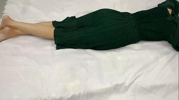18 Tahun, Adik Tiri Sendirian Di Kamar, Malam Itu Aku Masuk Dan Ngewe Dia Sampai Meraung.