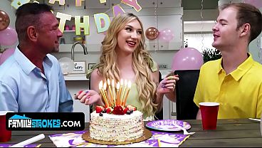 Stepdaughter Cantik Mulus Daisy Lavoy Menggoda Dan Naikin Kontol Stepdaddy-nya
