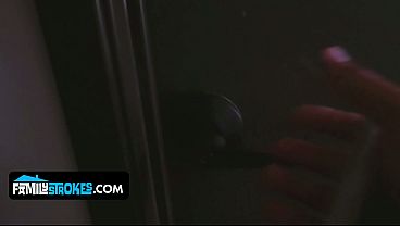 Montoknya Mbok Layla London Biarin Adik Tiri Ngentot Memek Sempitnya Sampai Muncrat