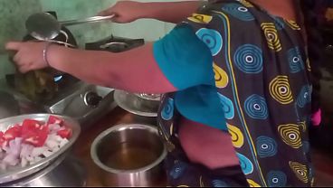Ibu Rumah Tangga India Lagi Main Masak-masak Sambil Main Seru Sama Pacar.