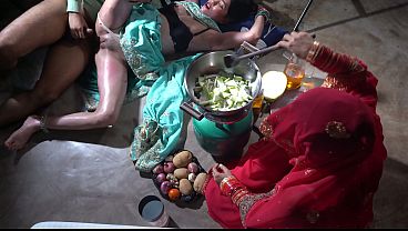 Ibu Tiri Dapur Xxx, Siapin Menu Panas Buat Anak Tiri Di Dapur India, Desi Step Mom Bikin Lidah Geli.