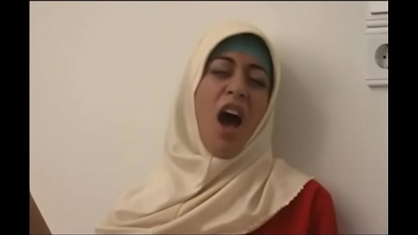Buka Hijabnya, Tunjukin Tiap Inci Tubuh Yang Selama Ini Tersembunyi