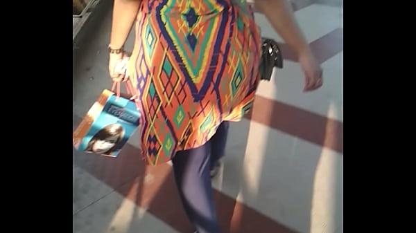Mantap Betul Lihat Pantat Montok Aunty India Jalan, Bikin Ngiler.