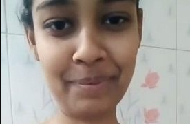 Desi Buka Bra Selfie Sendiri, Mulus Polos Bikin Panas.