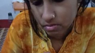 Desi Pembantu Sama Anaknya Ngocok Kontol