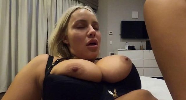 Dikocok Habis Sama Kocok Hitam Bareng Kylie Page
