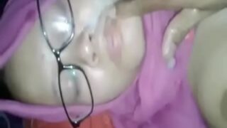 Ibu Tiri Di Bangladesh Puas Terima Pancutan Full Di Muka Dari Anak Tiri.