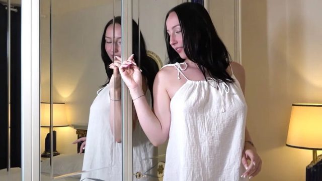 Violet Dildo, Mainannya Bikin Basah