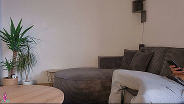 Ibu Tiri Ngeliatin Kontol Kaku Anak Tiri Pas Lagi Beberes, Langsung Bantu Dia Crot Di Pantat Gede Bulatnya.