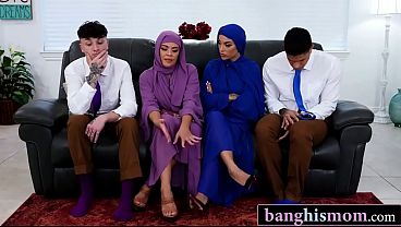 Pesta Ngentot Balas Dendam Bareng Dua Mamah Muda Berhijab Montok Dan Anak Tirinya Yang Kontol Besar.