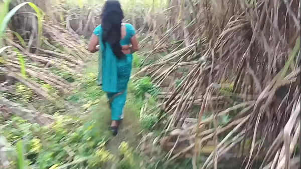 Di Kebun Tebu, Istri Tetangga Yang Seksi Digenjot Habis-habisan.