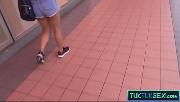 Gadis Amatir Thailand Digauli Di Dalam Becak, Terus Dibawa Ke Hotel Buat Mainin Ranjang.