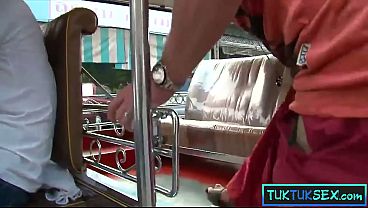 Gadis Thailand Seksi Digoda Di Dalam Tuk Tuk Buat Ngewe Panas