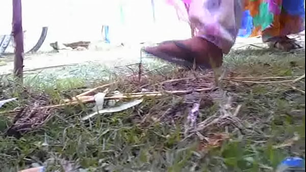 Desi Ngocok Sambil Ngepiss