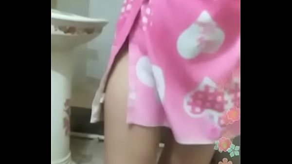 Si Desi Mandi Di Kamar Mandi, Basah Kuyup Bikin Meleleh