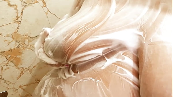 Desi Bhabhi Lagi Mandi, Basah Kuyup Bikin Ngilu Liatnya