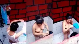Ngeliatin Tetangga Montok Lagi Mandi, Bikin Tegang