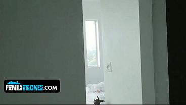 Blonde Babes Daisy Stone Digebet Bokep Sama Abang Tiri Sialan, Muncrat Di Muka.