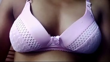 Malam Ini Gue Makan Malam Sambil Liatin Cewek India Super Seksi Yang Bikin Anget.