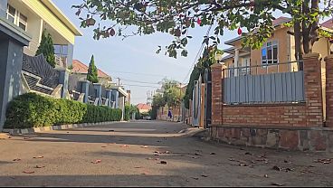 Astaga, Ibu Arab Lagi Colmek Di Depan Rumah Dekat Jalan Raya Bikin Malu