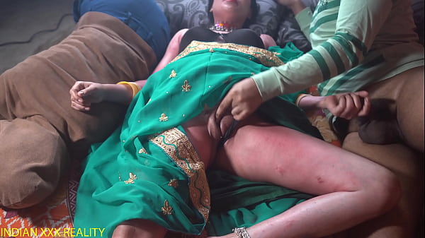 Xxx Ngentot Ibu Tiri Sama Anak Tiri Versi Hindi, Panas Banget!