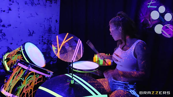 Tonton Trailer Penuh Bang The Drummer Dari Brazzers, Bikin Muncrat Liur